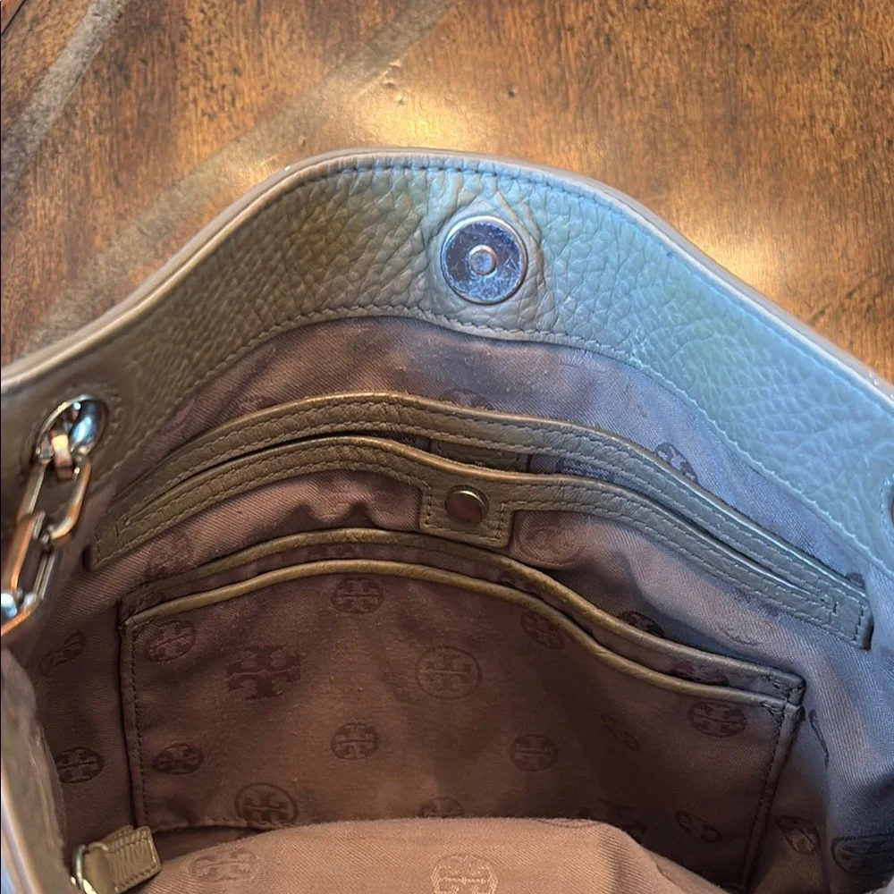 Tory Burch Taupe Crossbody Bag with Pebbled Leather - Picture 8 of 13
